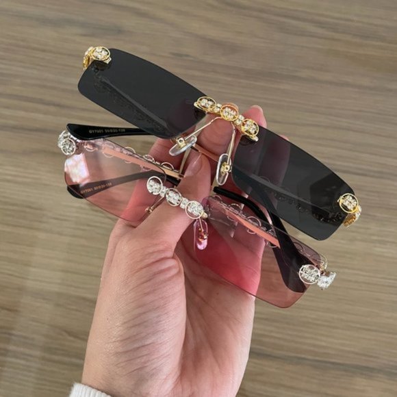 NEW! 💕Sparkling Stones Sunglasses - Picture 3 of 8